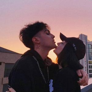 奶头被十几个男人吮故事
